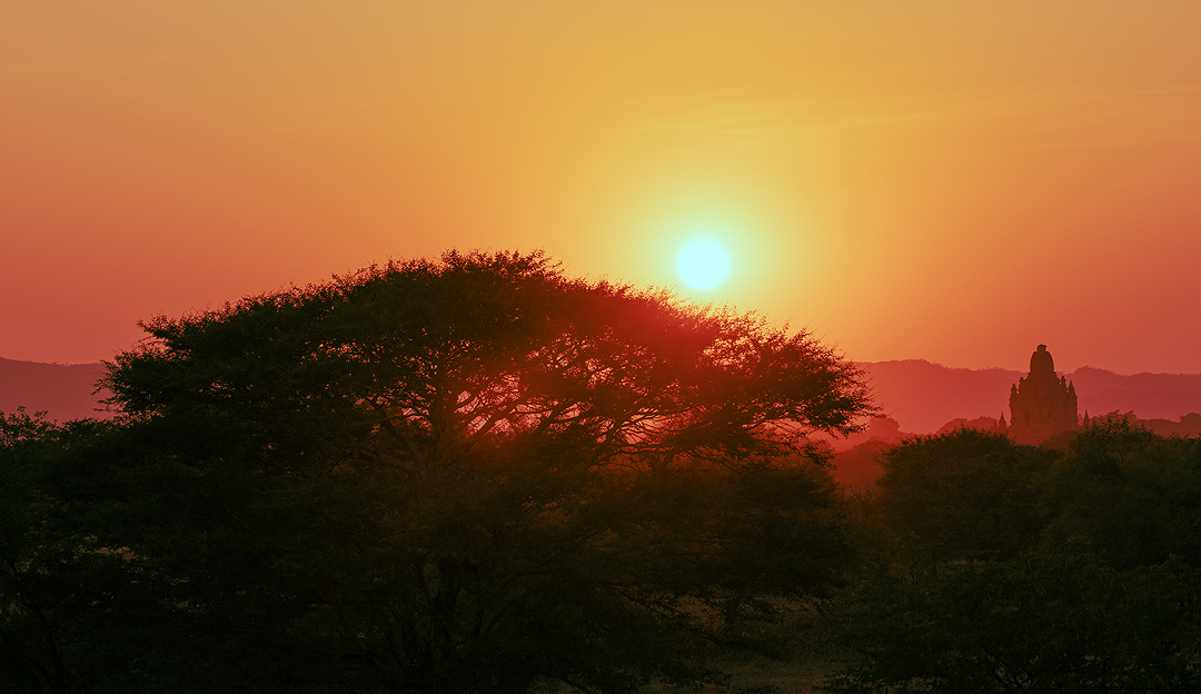 Západ slunce nad Baganem